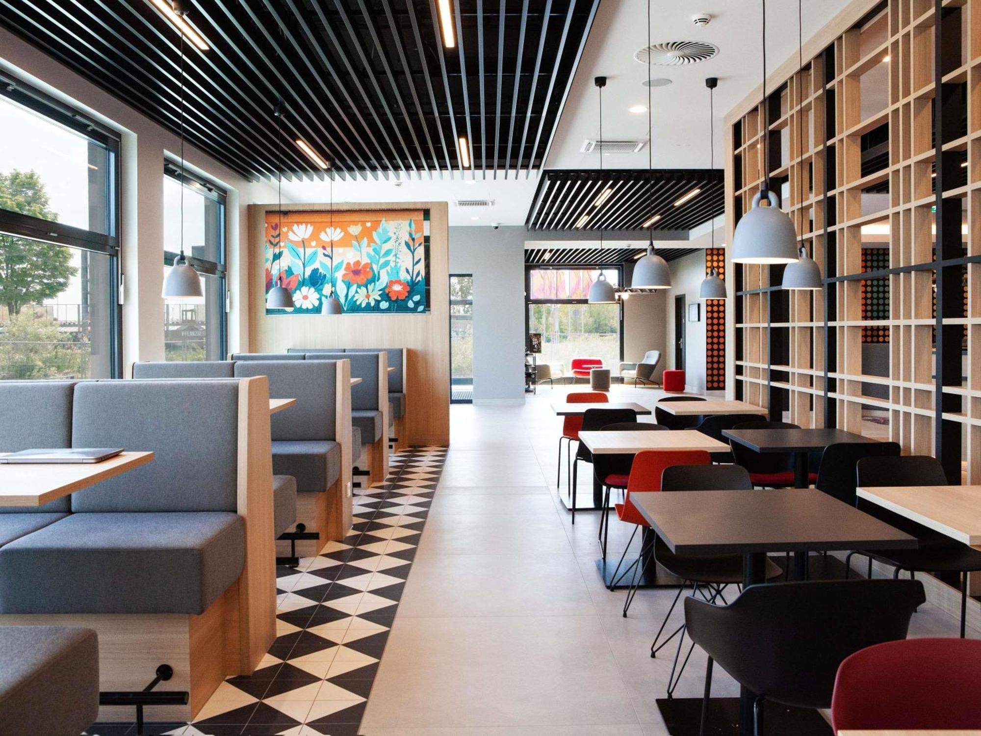 Ibis Hotel Berlin Airport — Photos 2