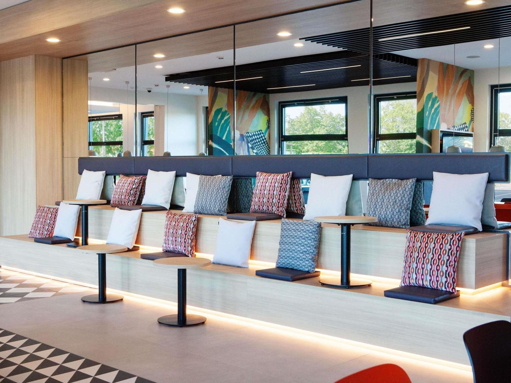 Ibis Hotel Berlin Airport — Photos 1